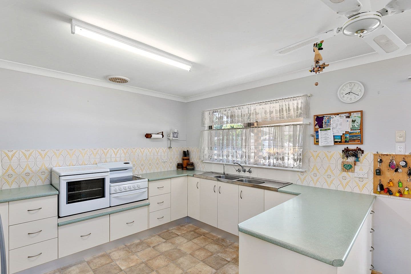 10 Boronia Street, Burrum Heads QLD 4659, Burrum Heads - Thumbnail 4