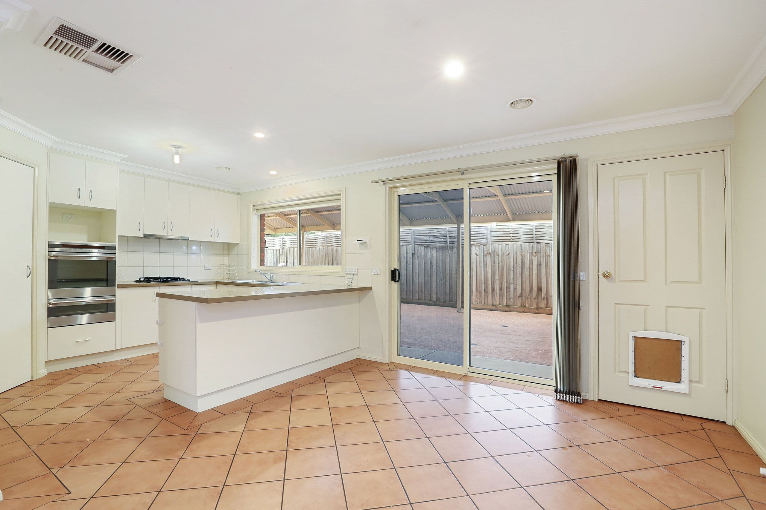 8 Oak Court, Lara VIC 3212, Lara - Thumbnail 2