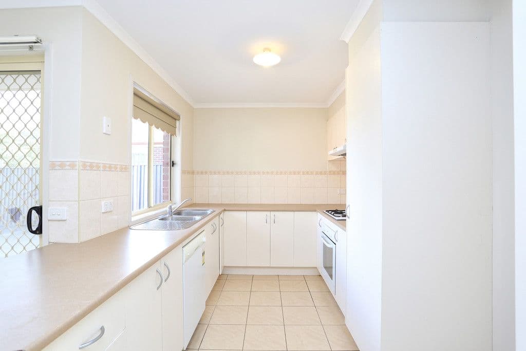 17 Klippel Way, Caroline Springs VIC 3023, Caroline Springs - Thumbnail 2