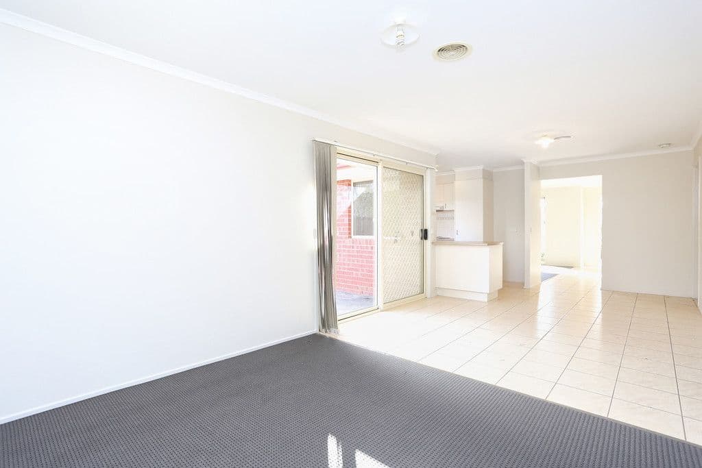17 Klippel Way, Caroline Springs VIC 3023, Caroline Springs - Thumbnail 3