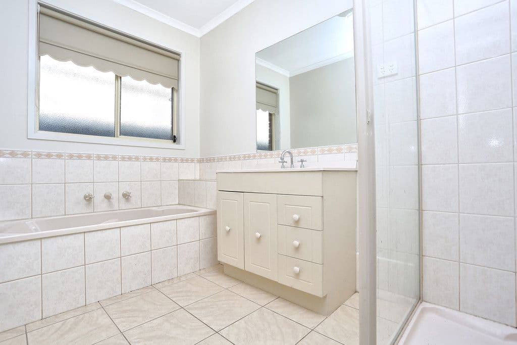 17 Klippel Way, Caroline Springs VIC 3023, Caroline Springs - Thumbnail 4