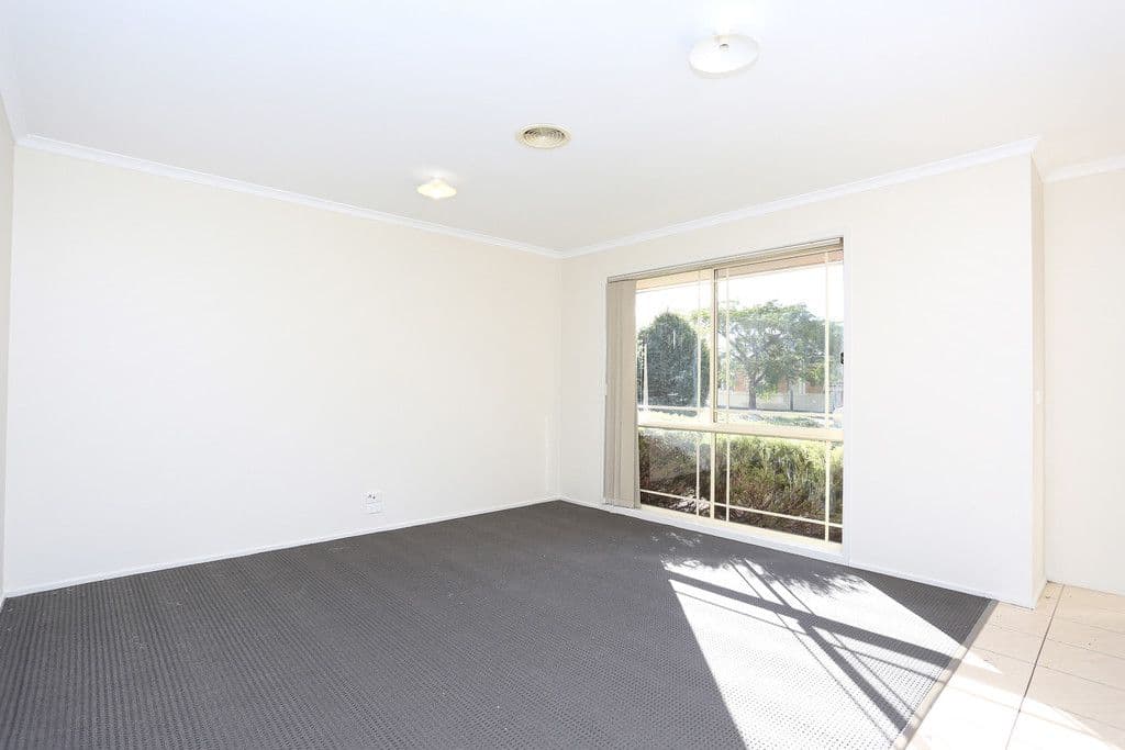 17 Klippel Way, Caroline Springs VIC 3023, Caroline Springs - Thumbnail 6