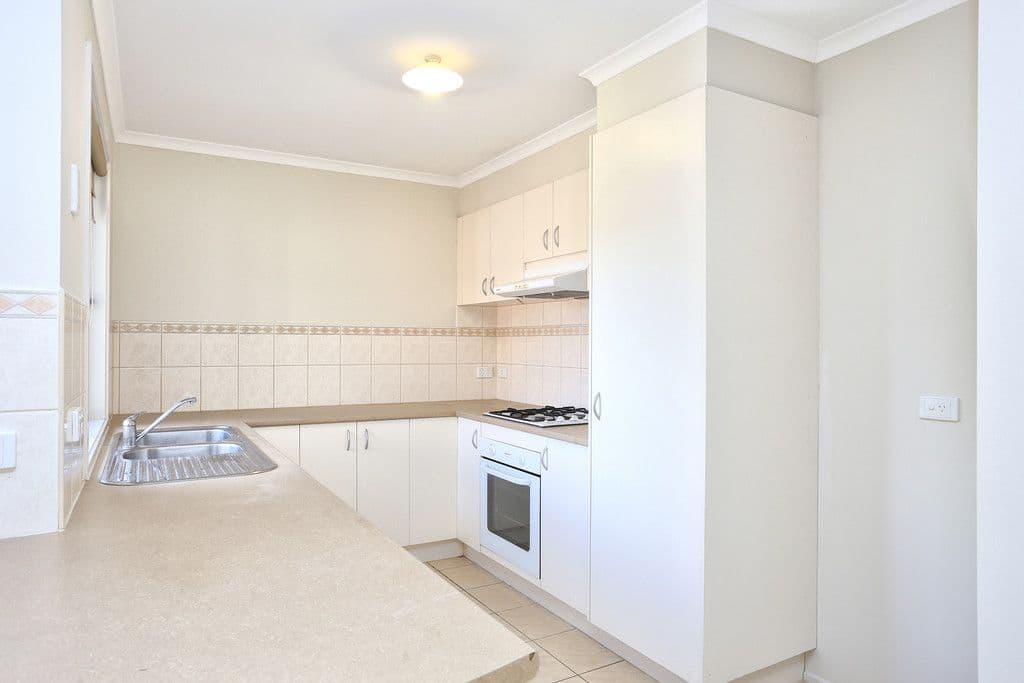 17 Klippel Way, Caroline Springs VIC 3023, Caroline Springs - Thumbnail 7
