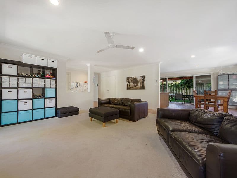 34 Seville Circuit, BURLEIGH WATERS QLD 4220, Burleigh Waters - Thumbnail 3
