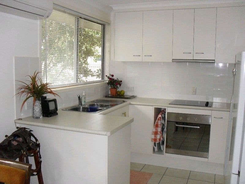 39 Anderson Street, AVENELL HEIGHTS QLD 4670, Avenell Heights - Thumbnail 2