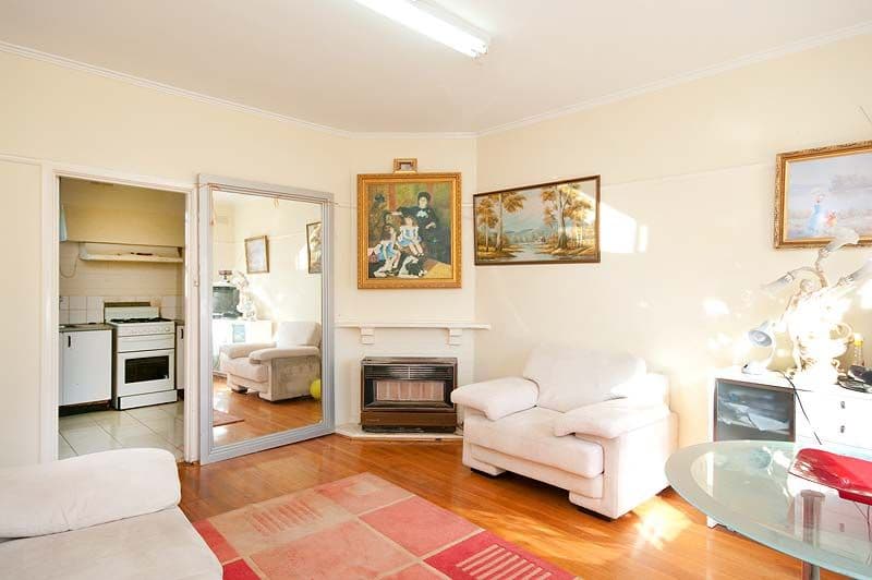 18 Wymbir Avenue, PRESTON VIC 3072, Preston - Thumbnail 2