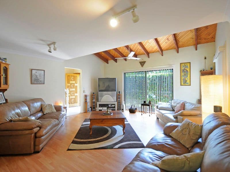 9 Wickepin Court, ELANORA QLD 4221, Elanora - Thumbnail 2