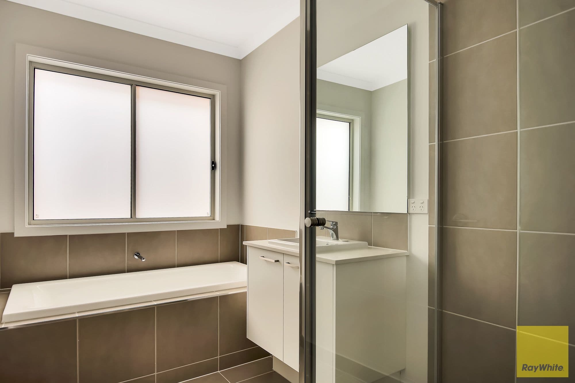 18 Madden Boulevard, Tarneit VIC 3029, Tarneit - Thumbnail 2
