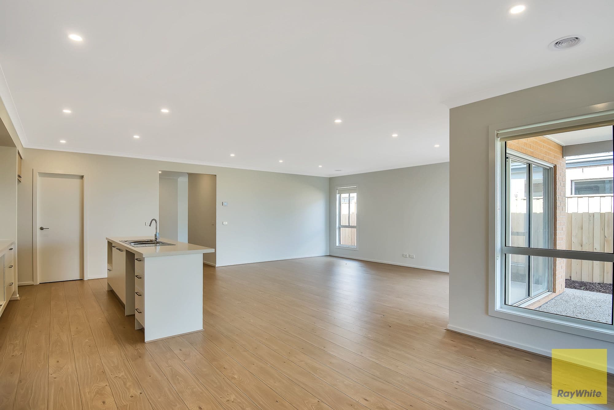 18 Madden Boulevard, Tarneit VIC 3029, Tarneit - Thumbnail 3