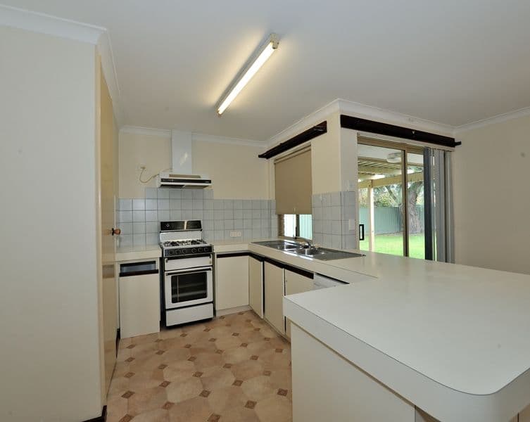 29 Cascade Close, SAFETY BAY WA 6169, Safety Bay - Thumbnail 2