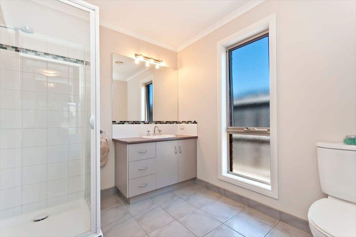24 Sharpe Avenue, Warrnambool VIC 3280, Warrnambool - Thumbnail 7