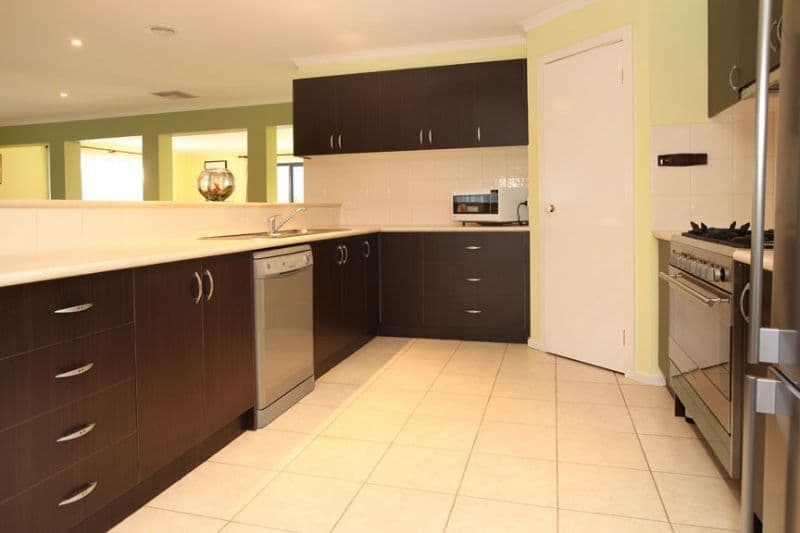 9 Oregan Close, WHEELERS HILL VIC 3150, Wheelers Hill - Thumbnail 2