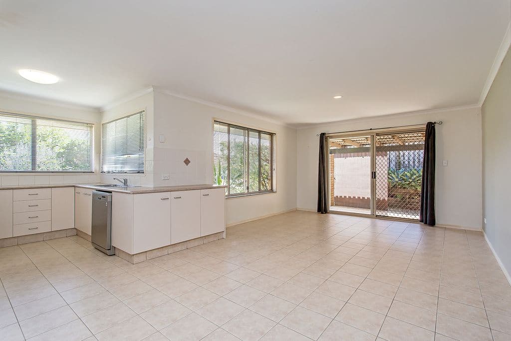 18 Matthew Close, BURLEIGH HEADS QLD 4220, Burleigh Heads - Thumbnail 2
