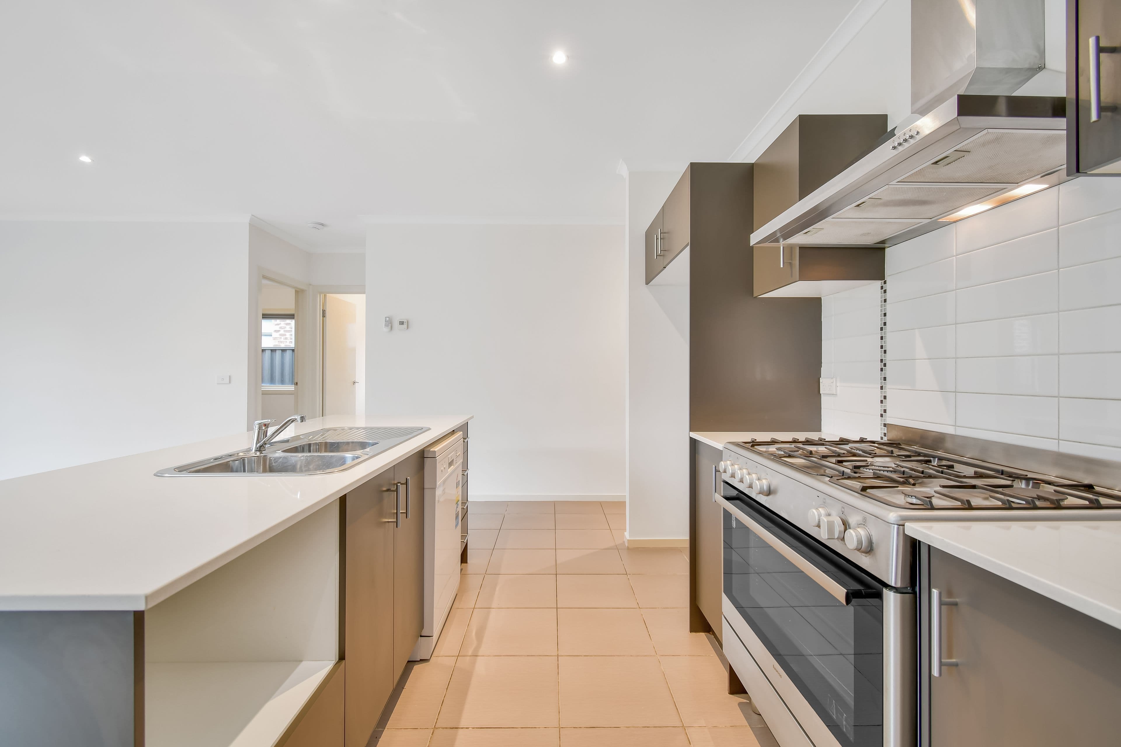 7 Maya Street, Pakenham VIC 3810, Pakenham - Thumbnail 2