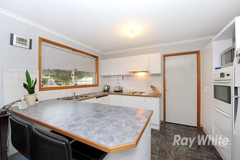 8  Kew Court, NARRE WARREN VIC 3805, Narre Warren - Thumbnail 4