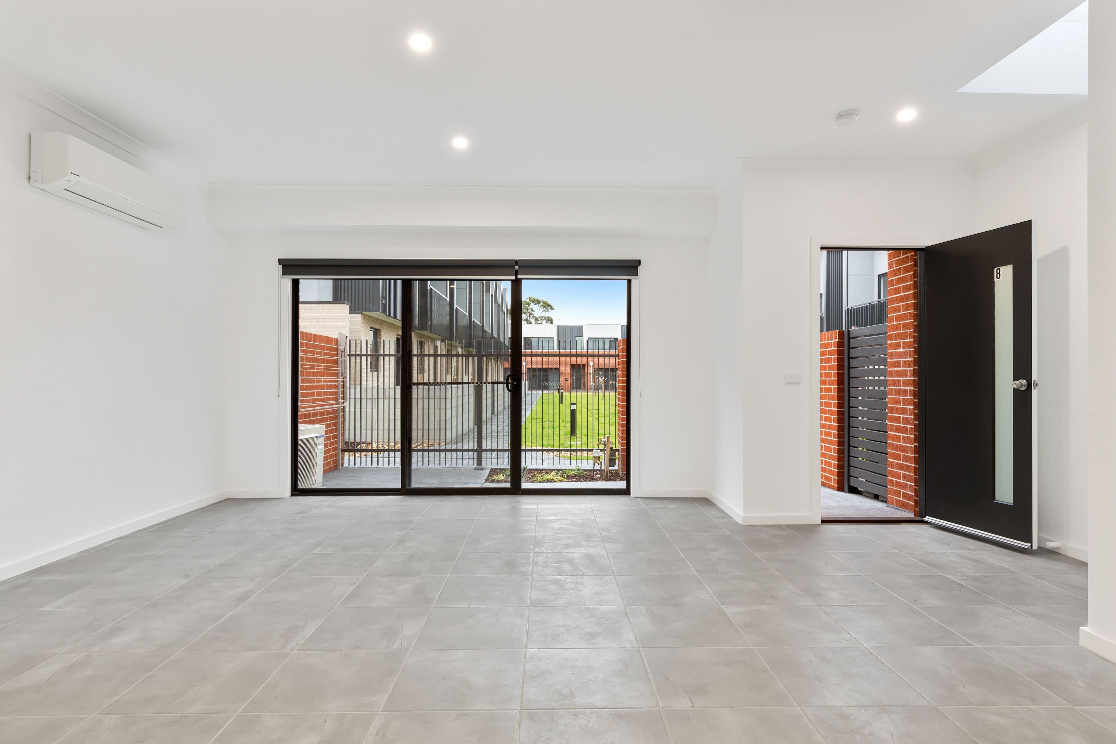 8 Patena Walk, Pakenham VIC 3810, Pakenham - Thumbnail 4