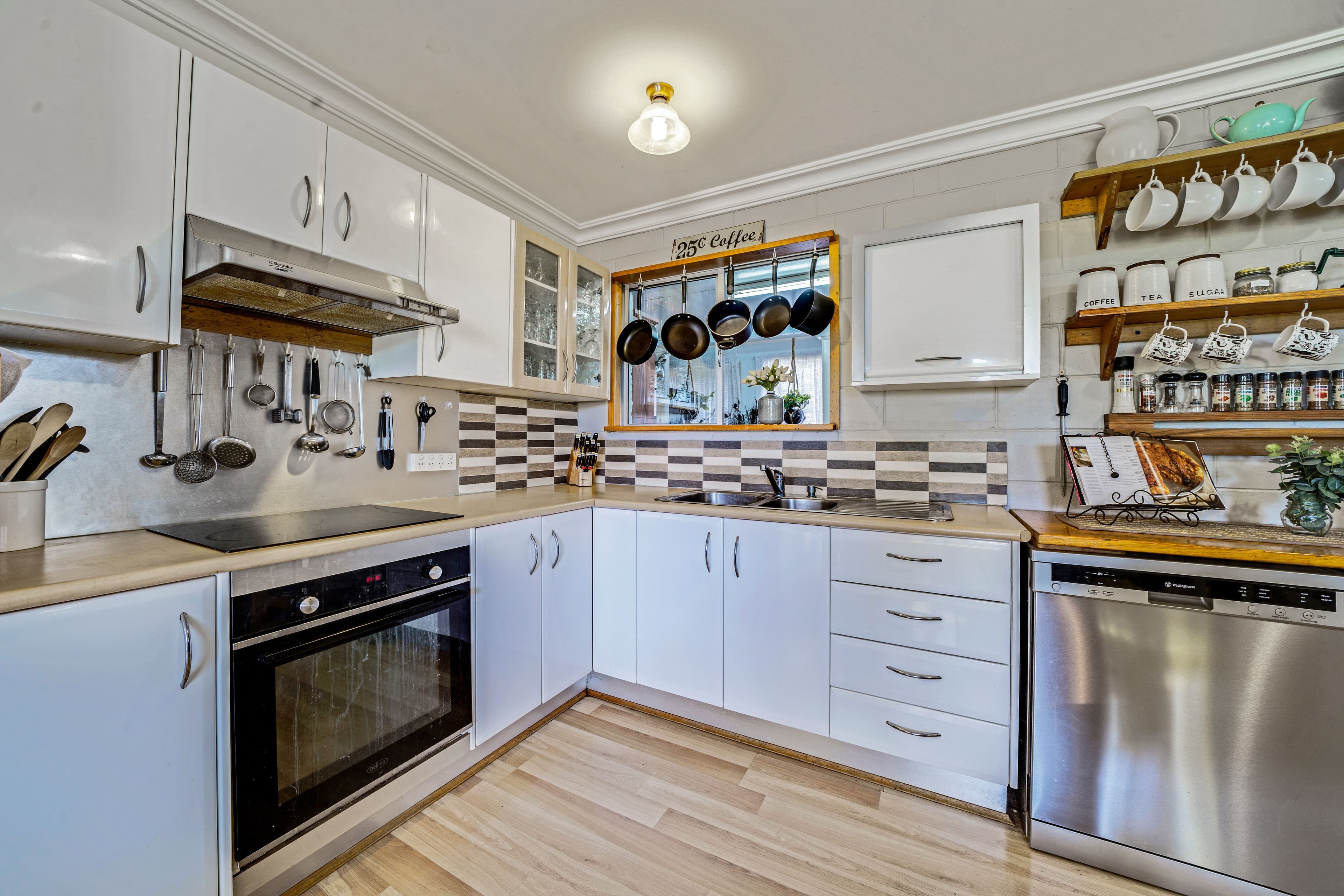 8 Thora Street, Crestmead QLD 4132, Crestmead - Thumbnail 2