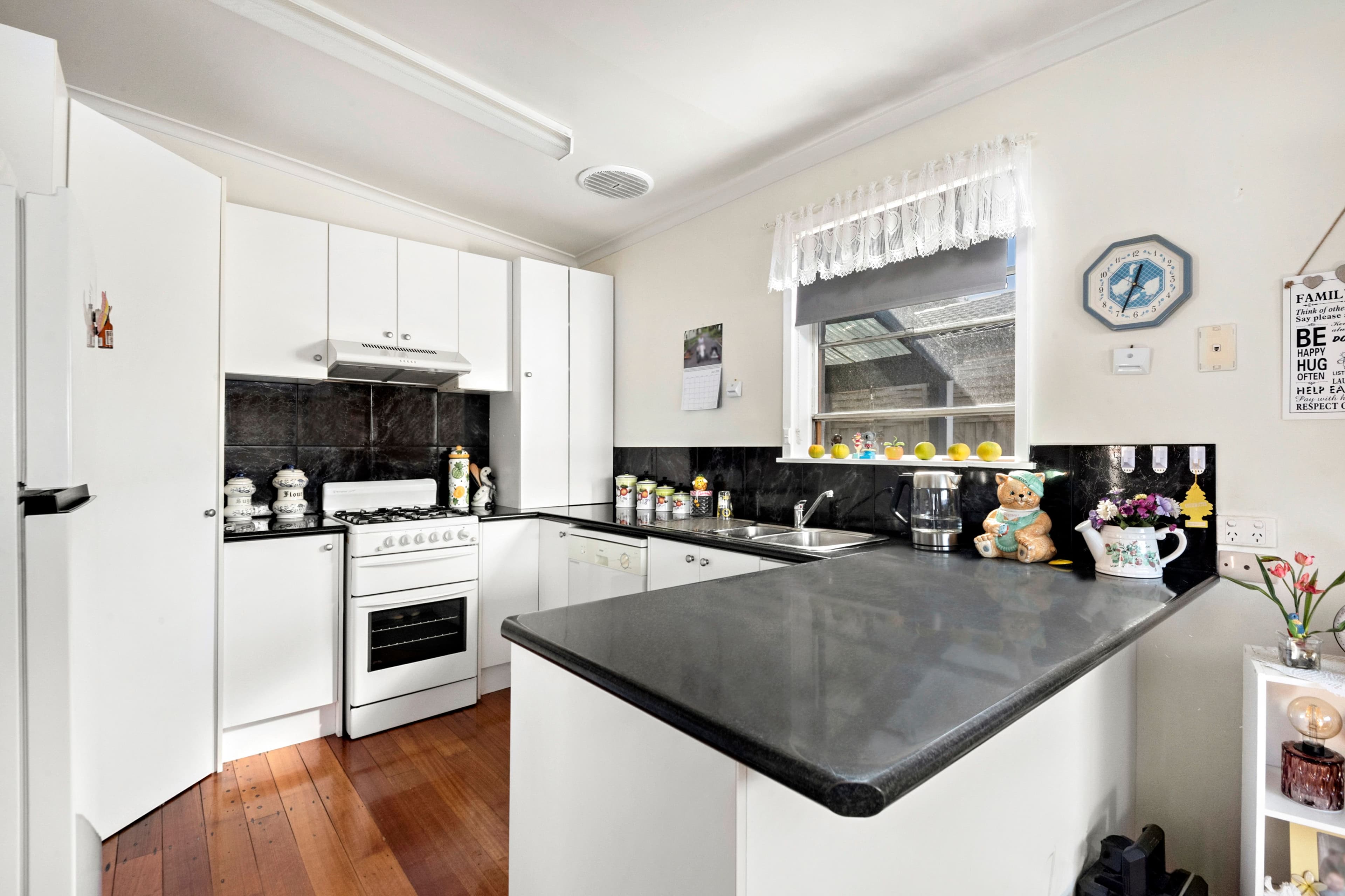 9 Silver Avenue, Frankston North VIC 3200, Frankston North - Thumbnail 2