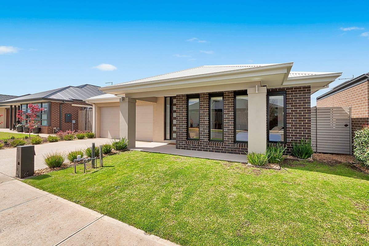 4 Cubbie Way, Clyde North VIC 3978, Clyde North - Image 1