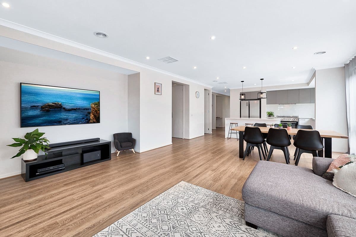 4 Cubbie Way, Clyde North VIC 3978, Clyde North - Thumbnail 4