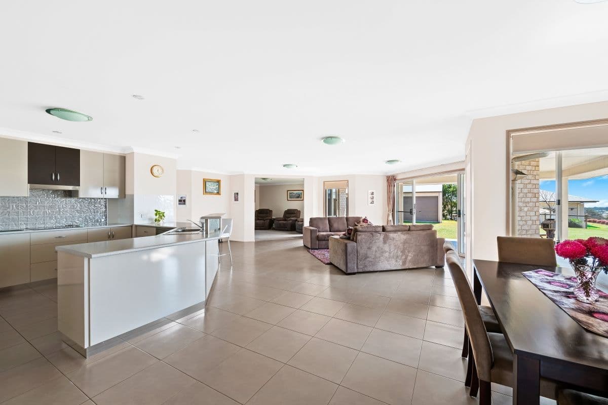 6 Wedgetail Drive, Highfields QLD 4352, Highfields - Thumbnail 2