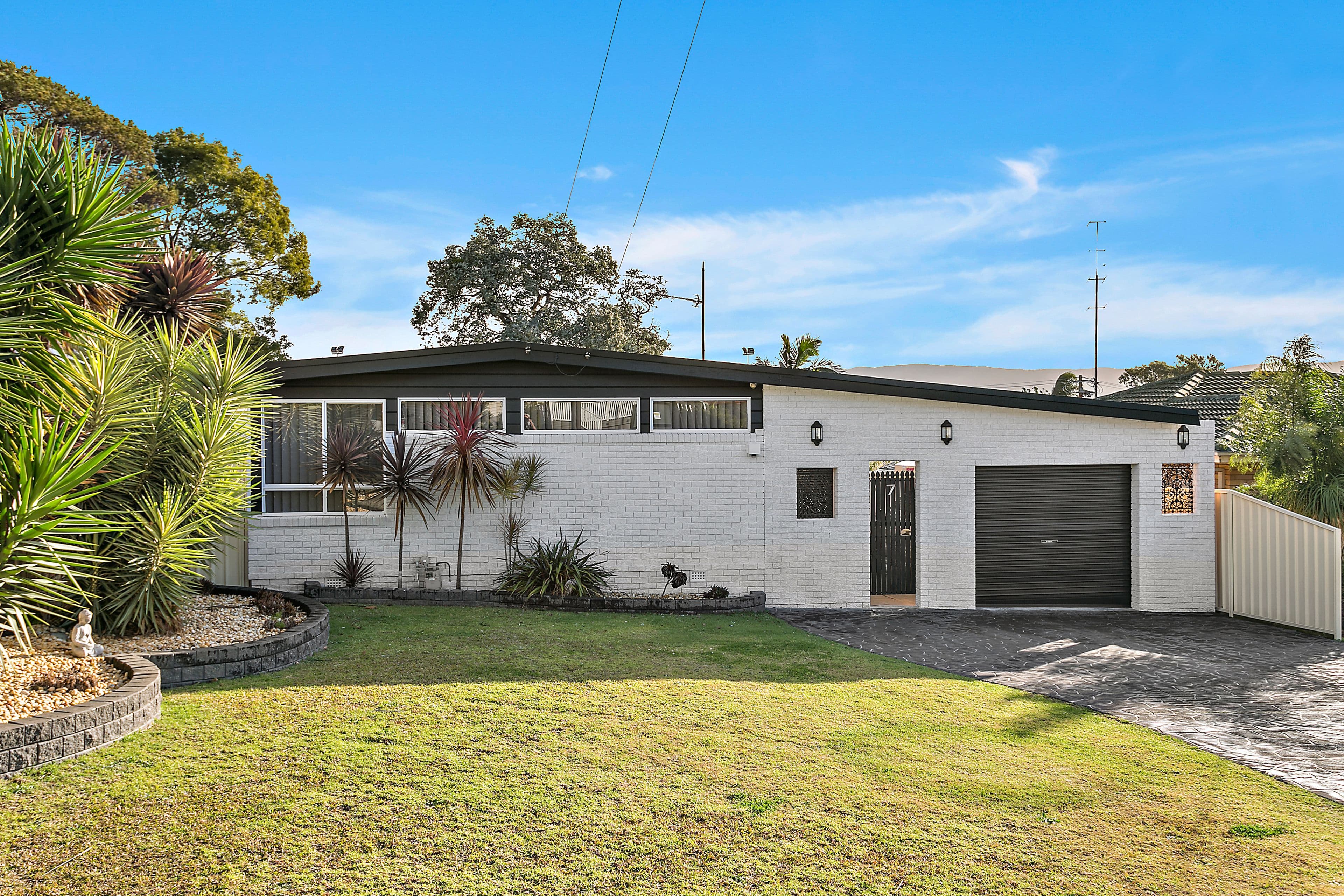 5 Gordon Avenue, Oak Flats - Image 1