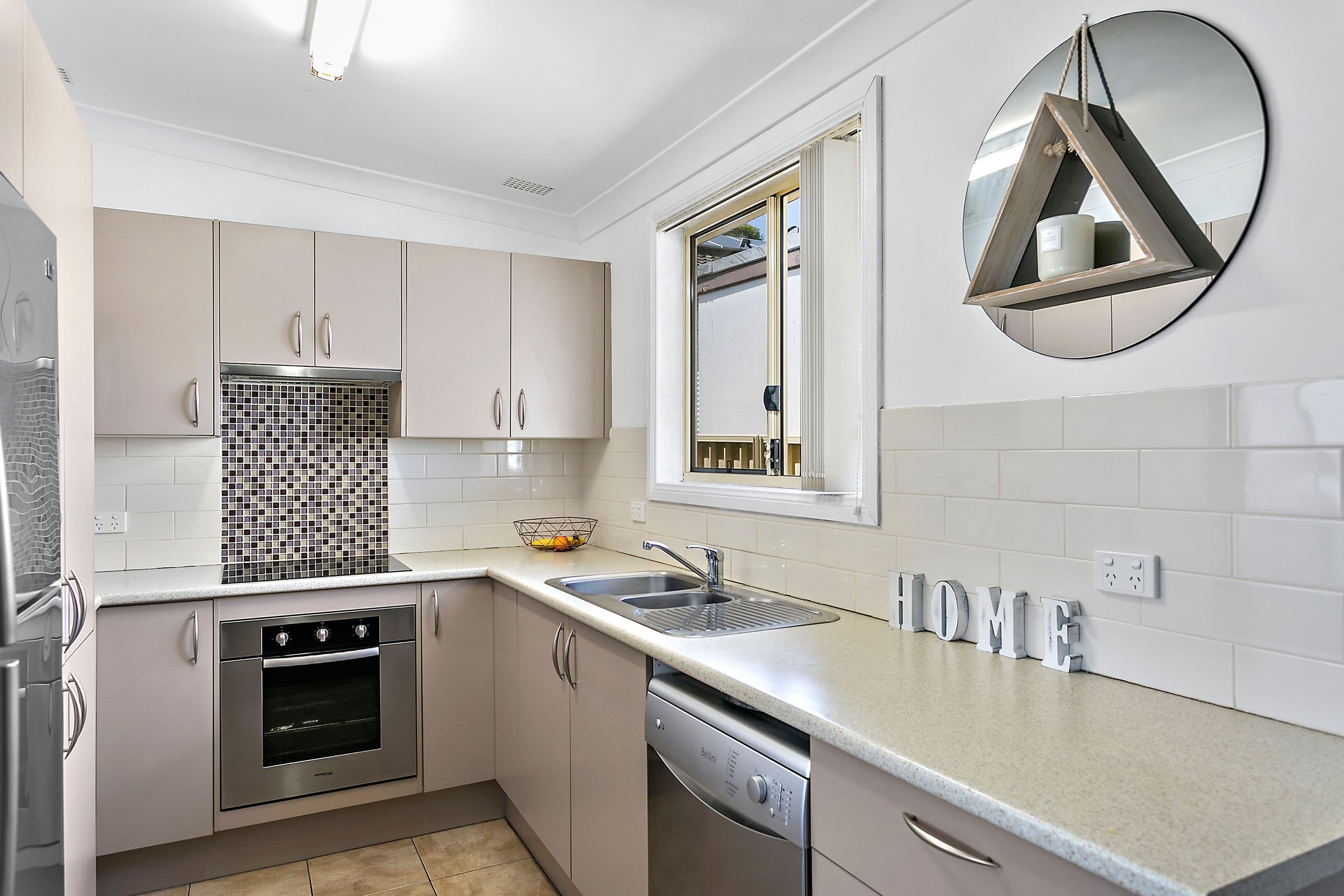 5 Gordon Avenue, Oak Flats - Thumbnail 2