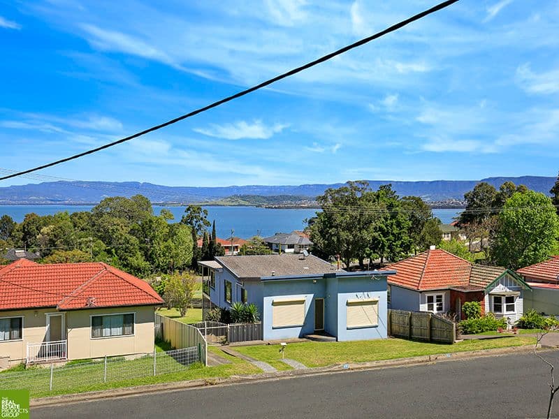 8 Gloria Crescent, Lake Heights - Image 1