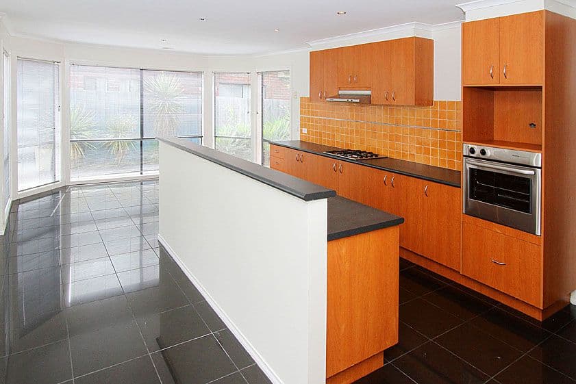 5 Nobelius Court, MILL PARK VIC 3082, Mill Park - Thumbnail 2
