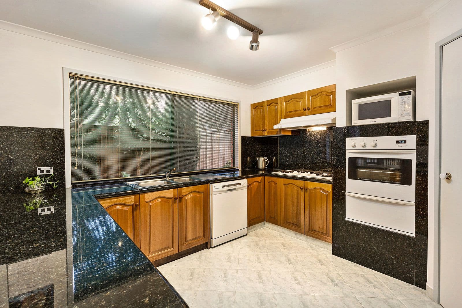 15 Angus Court, Oakleigh South VIC 3167, Oakleigh South - Thumbnail 5