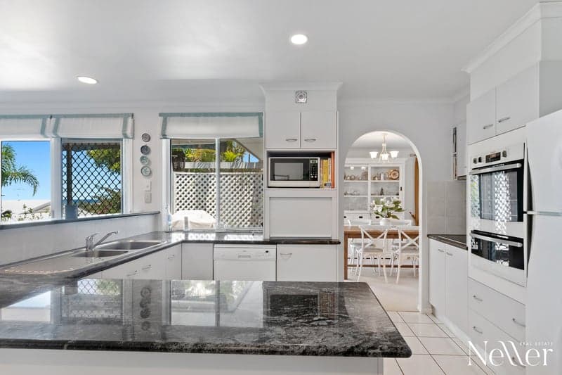 52 Southern Cross Parade, Sunrise Beach - Thumbnail 4