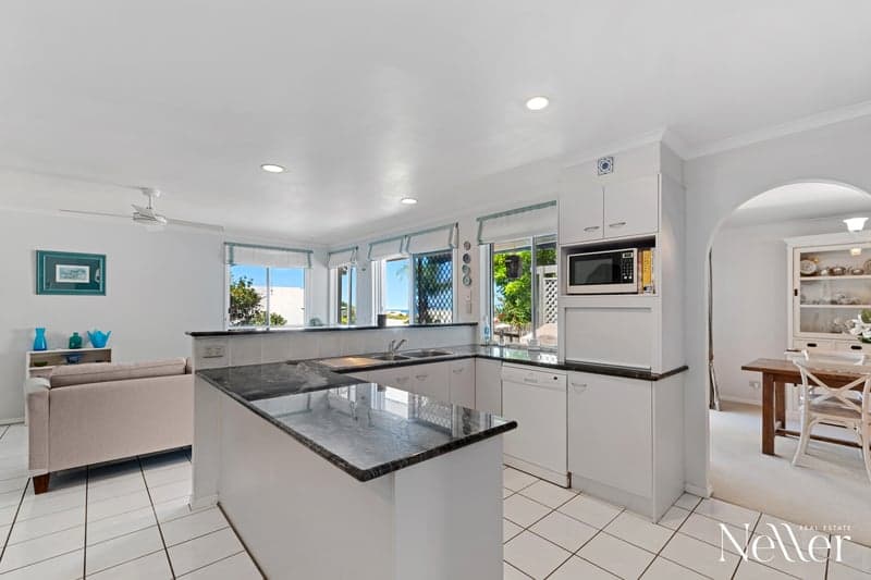 52 Southern Cross Parade, Sunrise Beach - Thumbnail 5