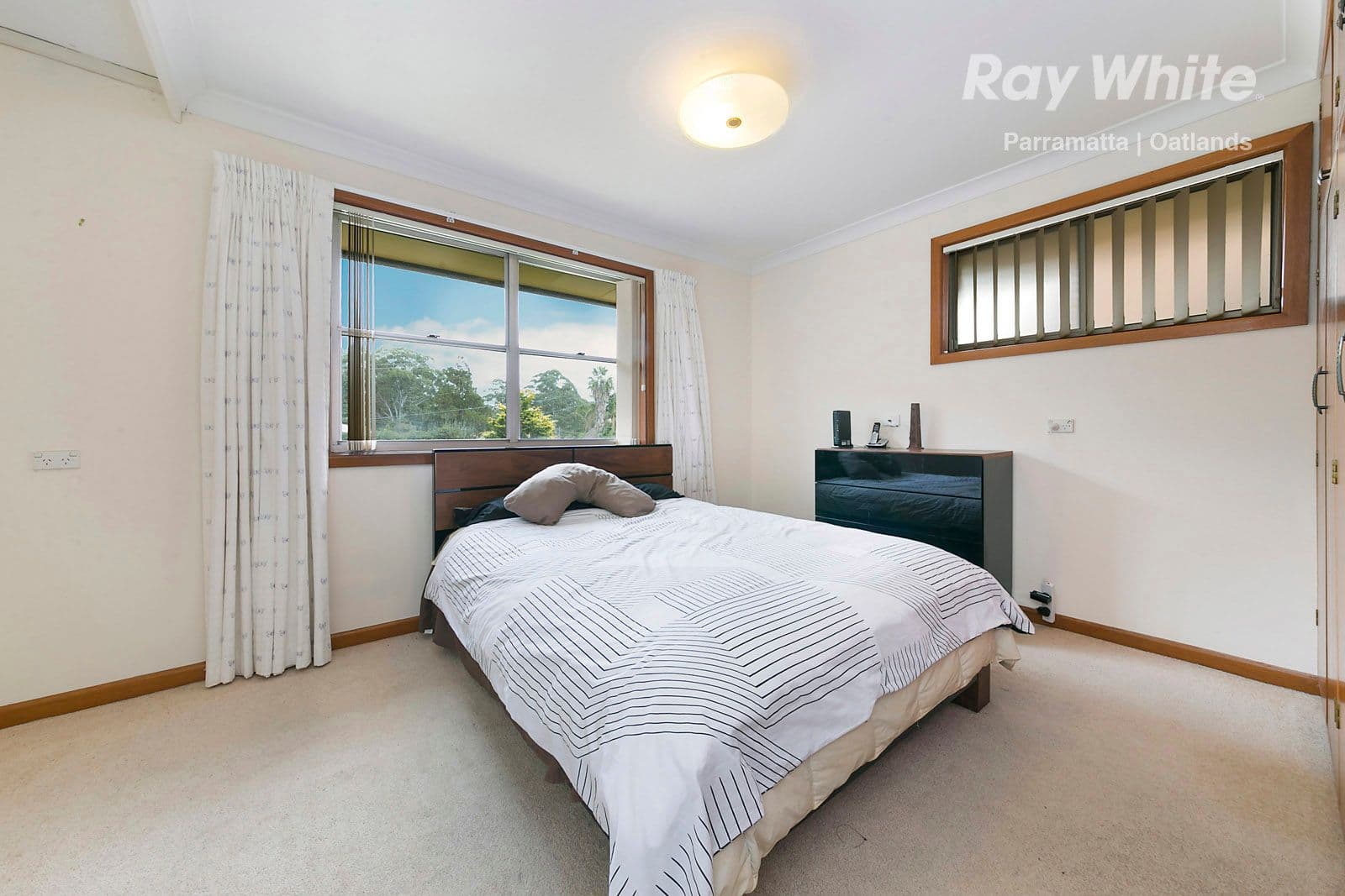 6 Kelvin Grove, Winston Hills - Thumbnail 2