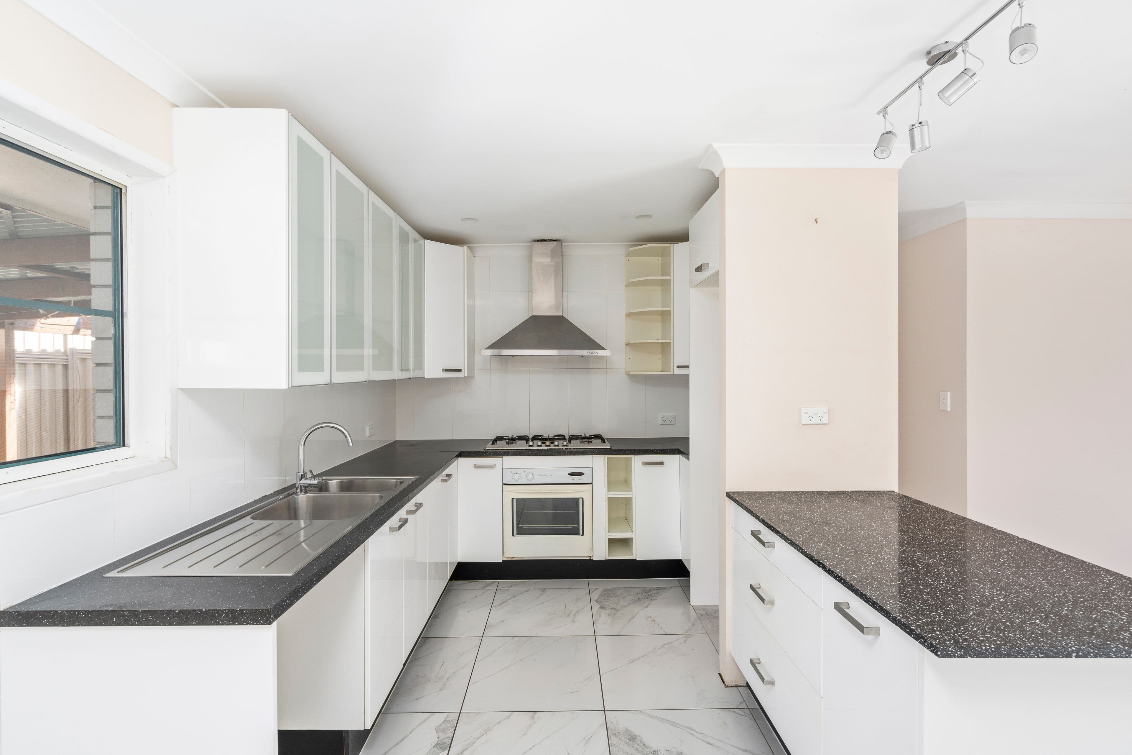 2 Tecoma Street, Southport QLD 4215, Southport - Thumbnail 4