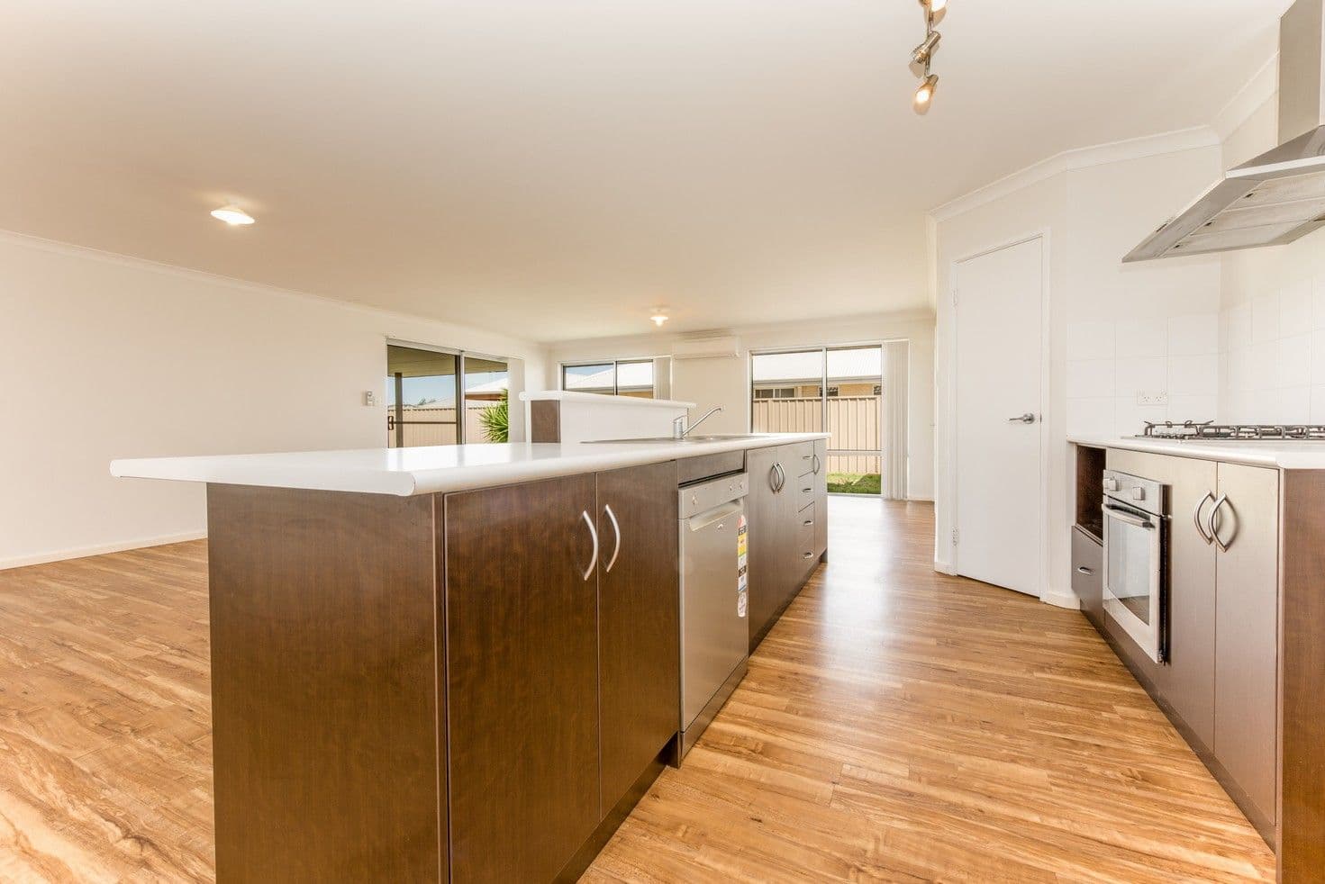 16 Topsail Street, Drummond Cove WA 6532, Drummond Cove - Thumbnail 2