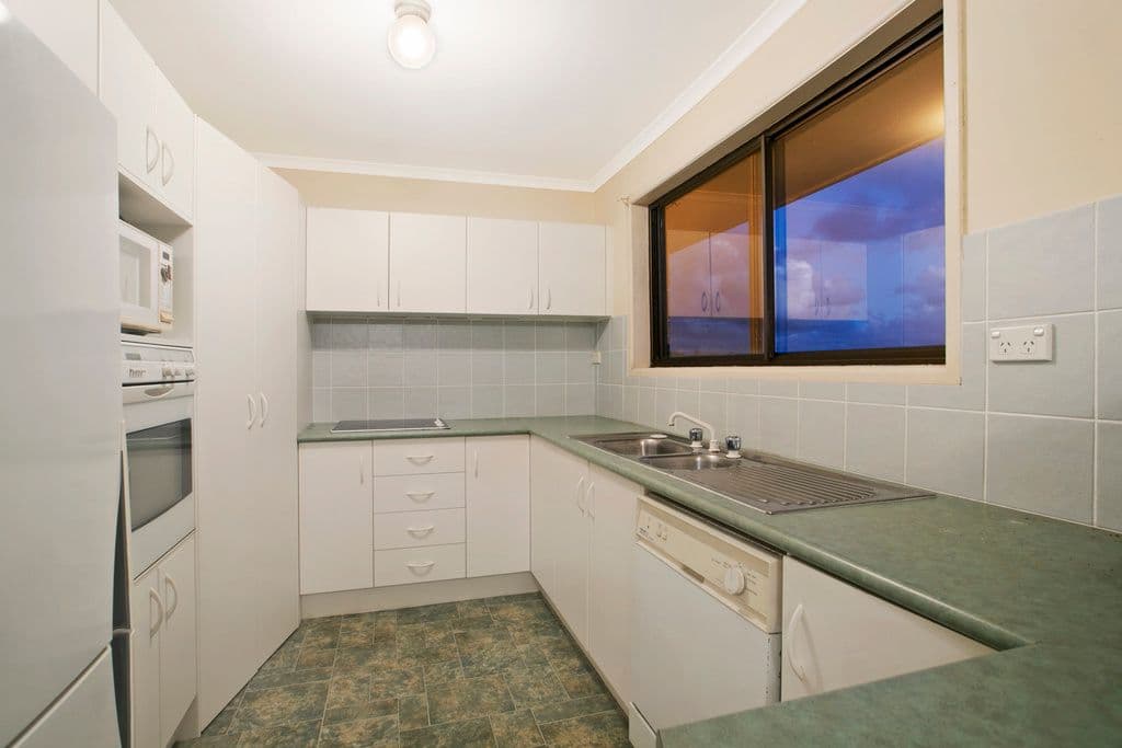 8 Mungo Place, Southport QLD 4215, Southport - Thumbnail 8