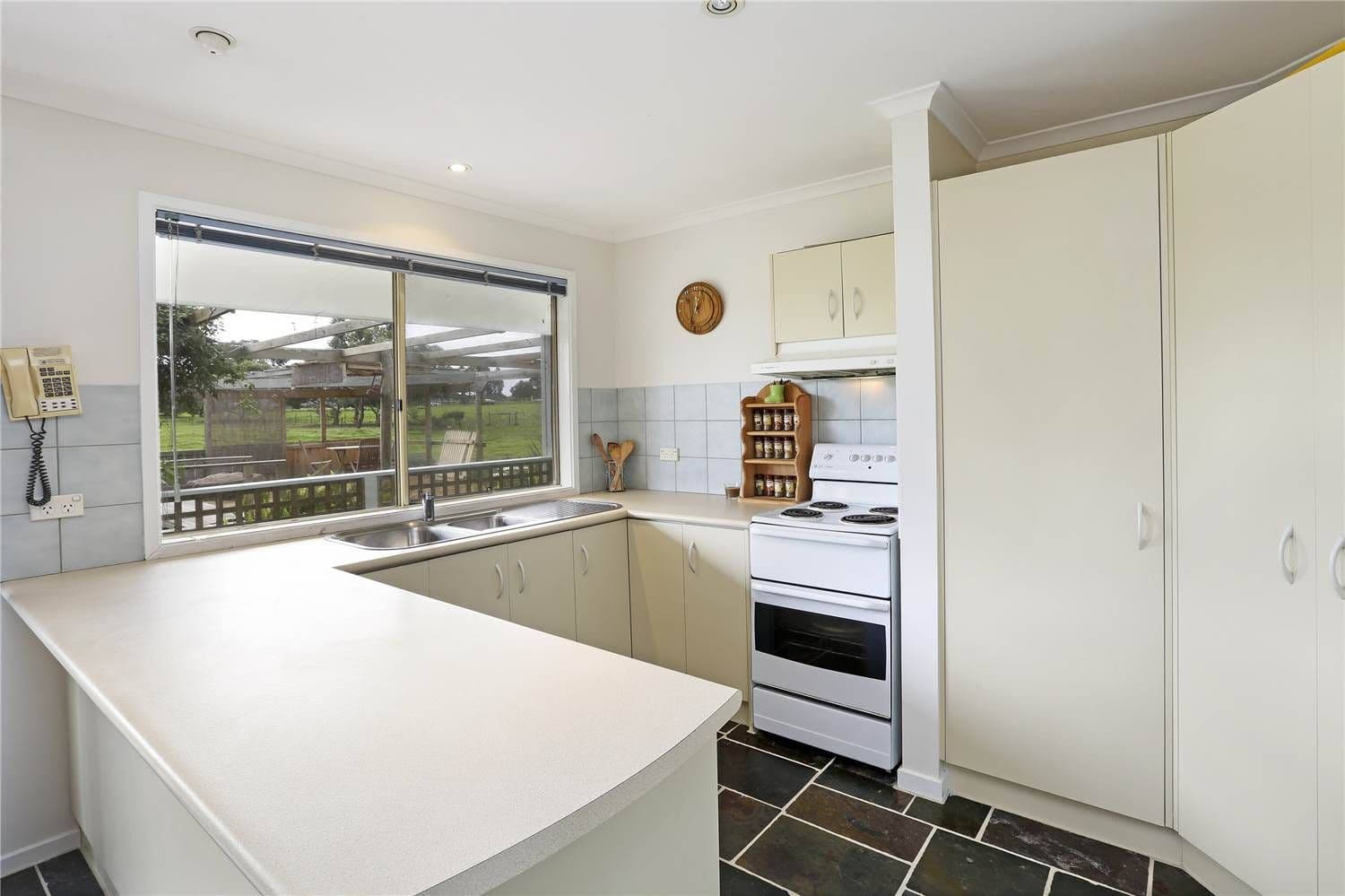 110 Forest Road North, LARA VIC 3212, Lara - Thumbnail 2