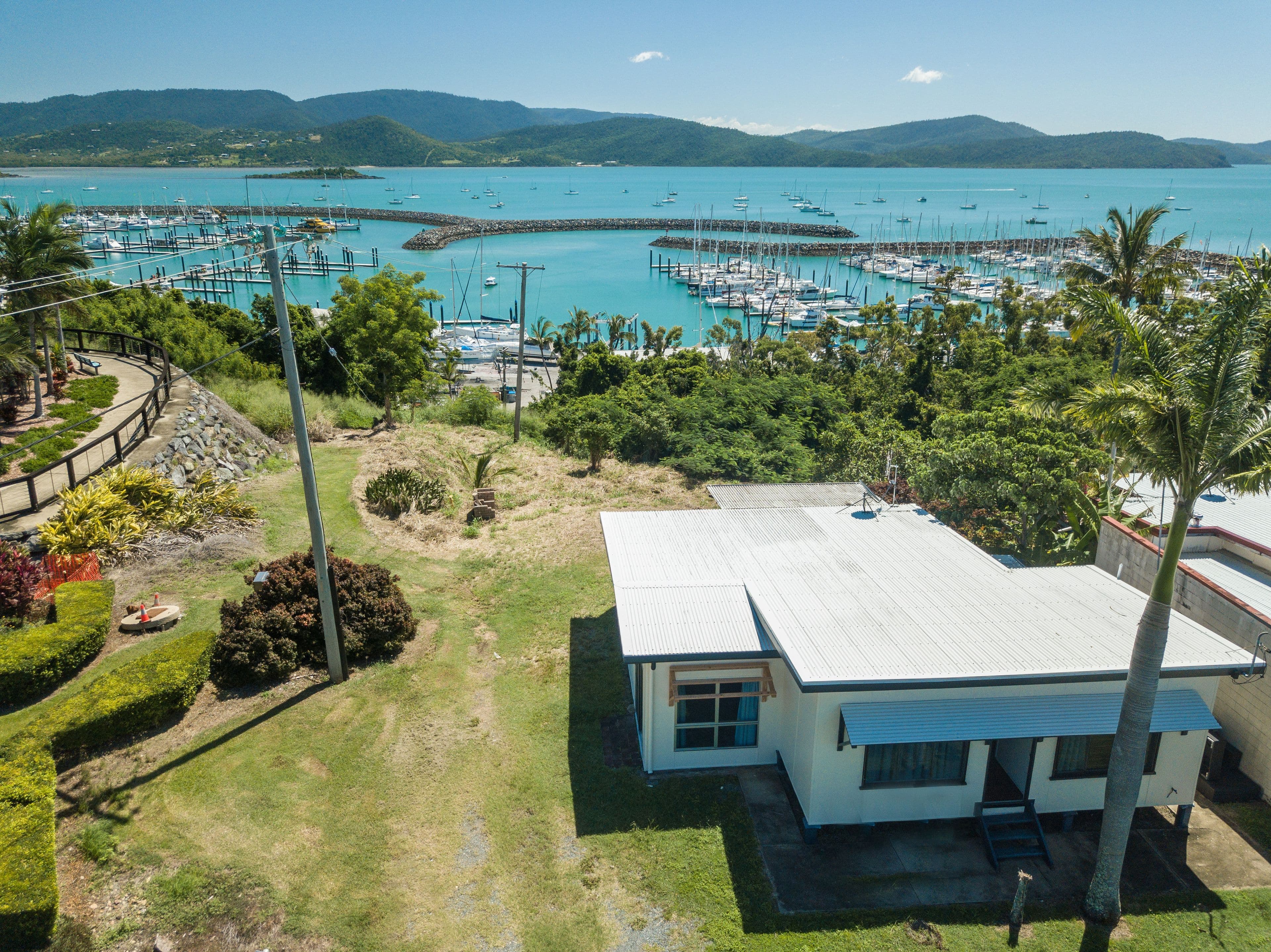 16 Summit Avenue, Airlie Beach QLD 4802, Airlie Beach - Thumbnail 2