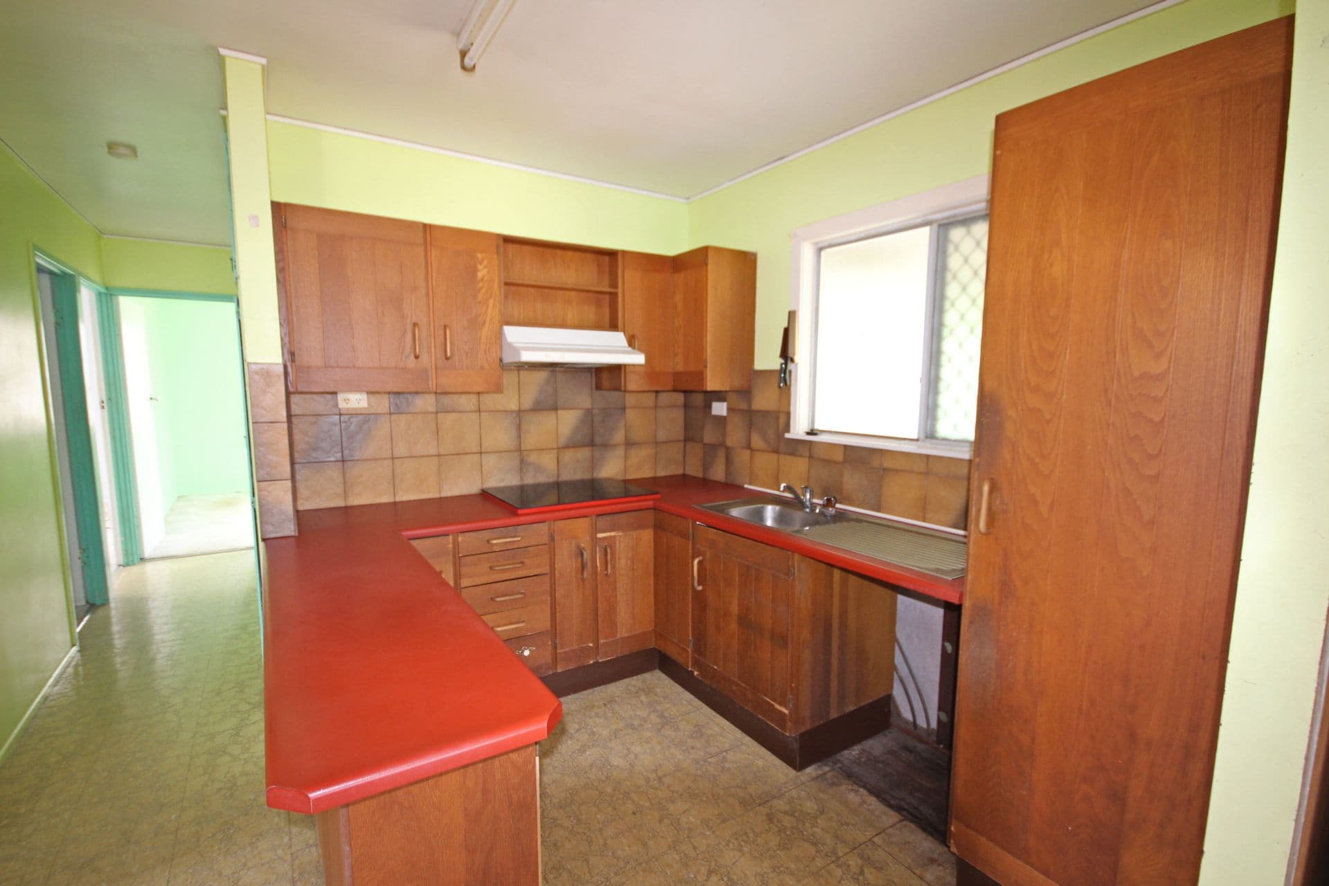 47 Place Avenue, Sarina QLD 4737, Sarina - Thumbnail 4