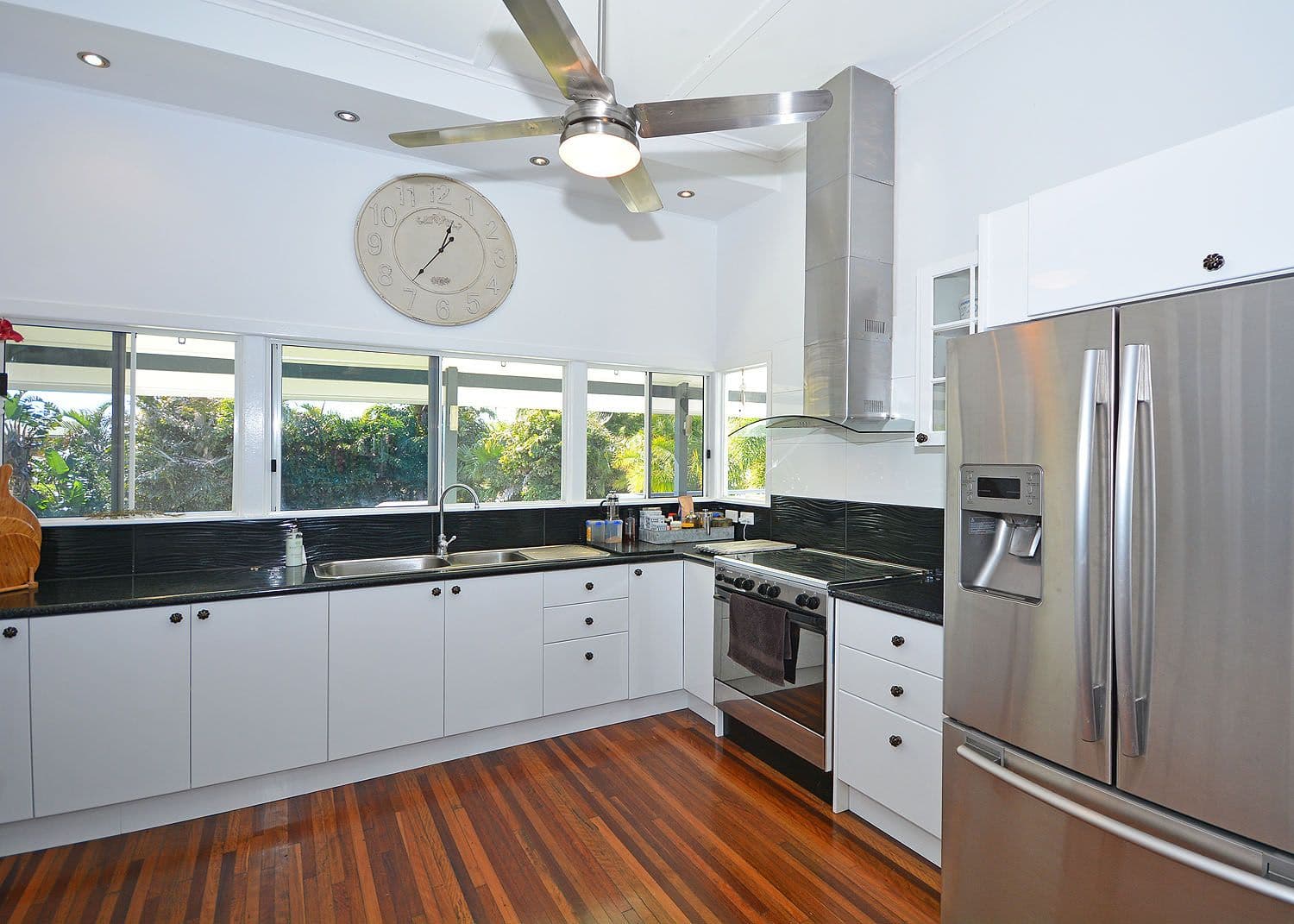 28 Edward Street, Urangan QLD 4655, Urangan - Thumbnail 4