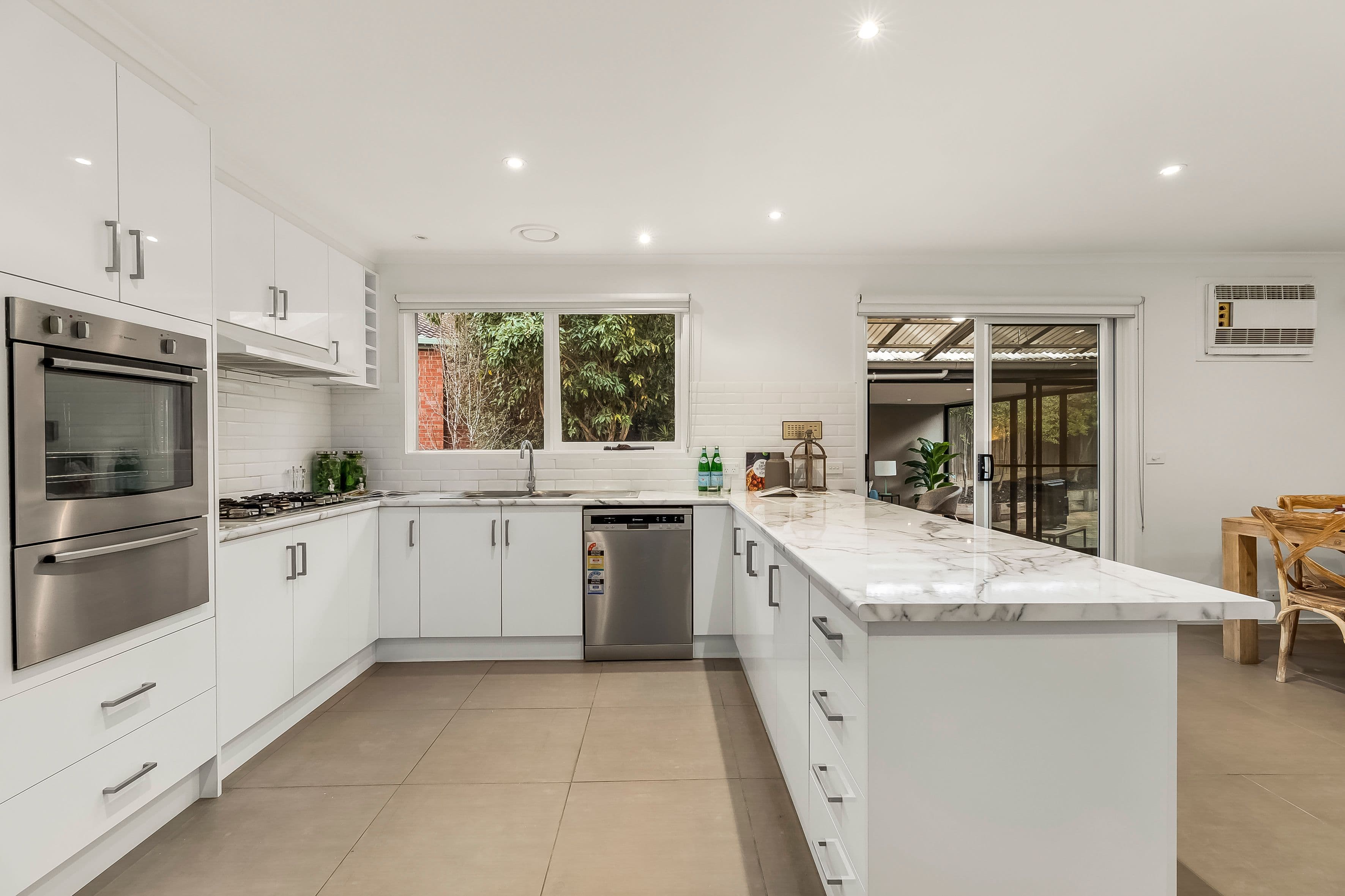 24 Santa Rosa Boulevard, Doncaster East VIC 3109, Doncaster East - Thumbnail 4