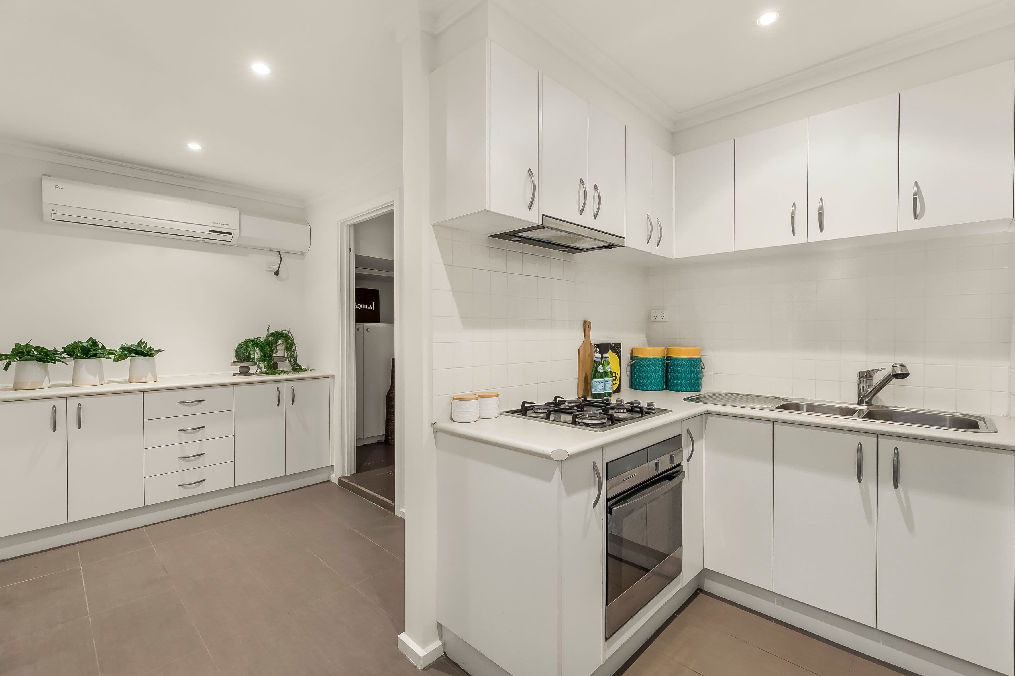24 Santa Rosa Boulevard, Doncaster East VIC 3109, Doncaster East - Thumbnail 5