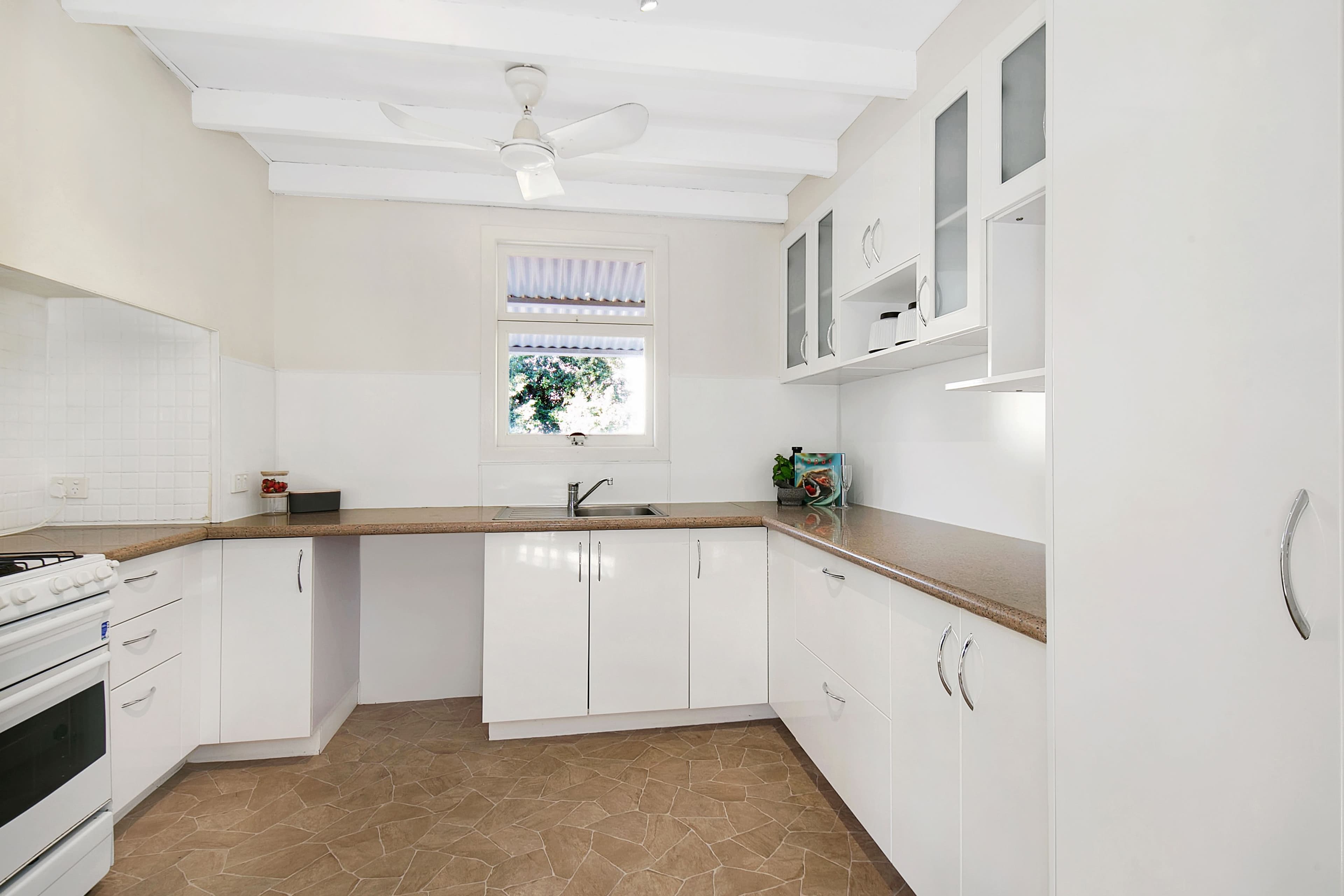 18 Ross Street, Woolloongabba QLD 4102, Woolloongabba - Thumbnail 2