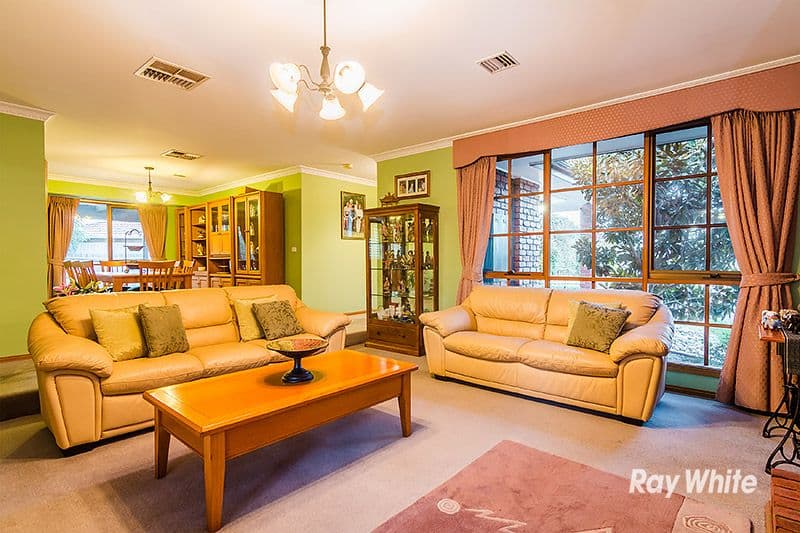 5 Cheshunt Court, Cranbourne North VIC 3977, Cranbourne North - Thumbnail 3