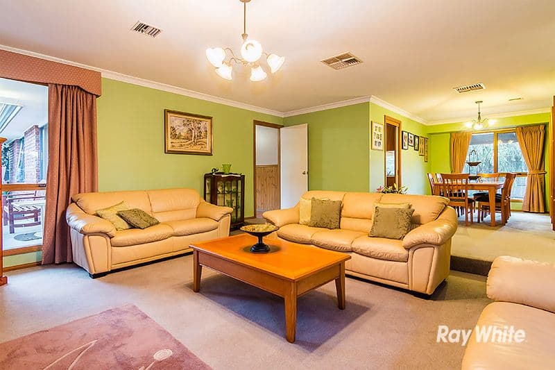 5 Cheshunt Court, Cranbourne North VIC 3977, Cranbourne North - Thumbnail 4
