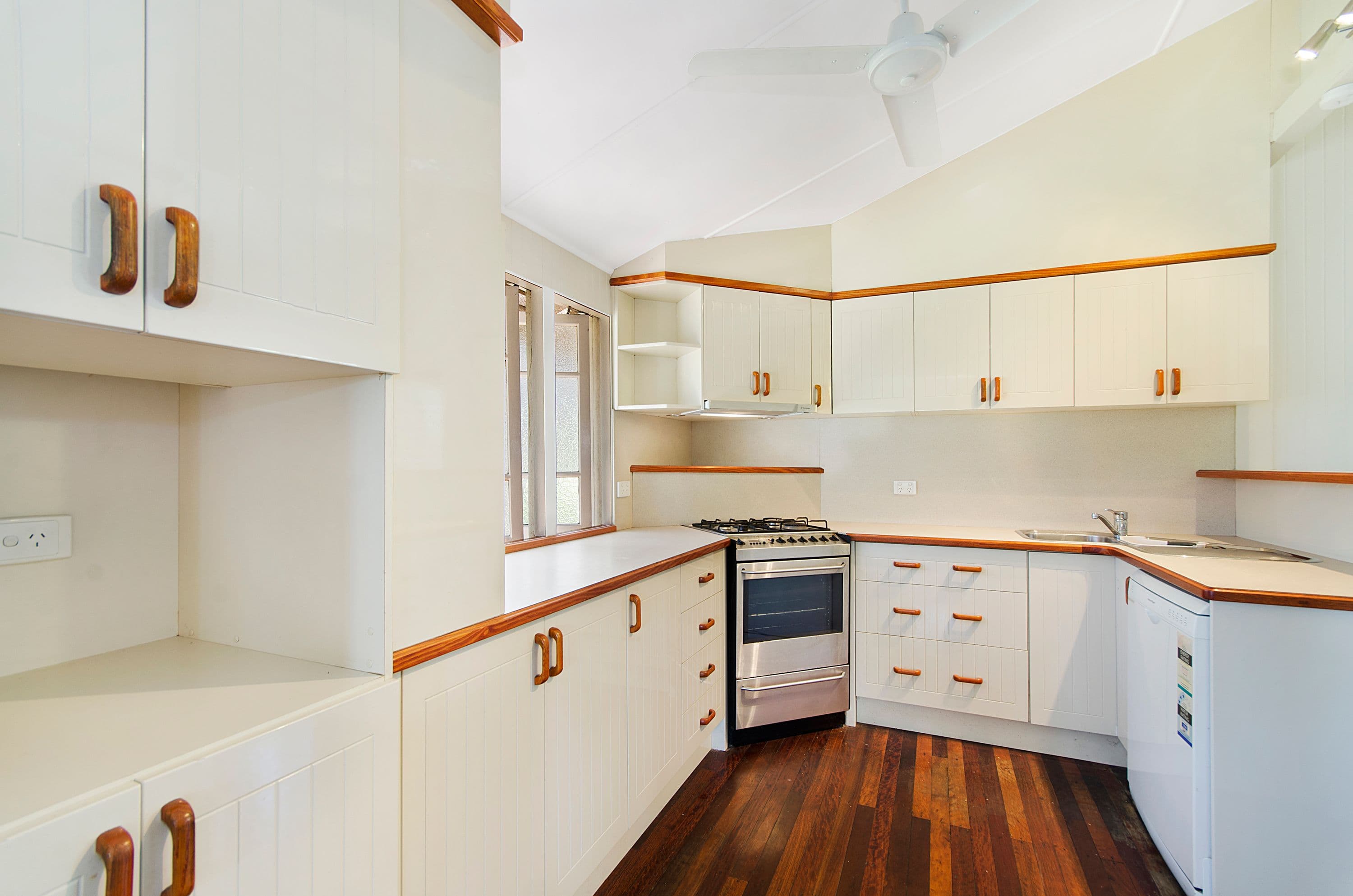 34 Howlett Street, Currajong QLD 4812, Currajong - Thumbnail 3