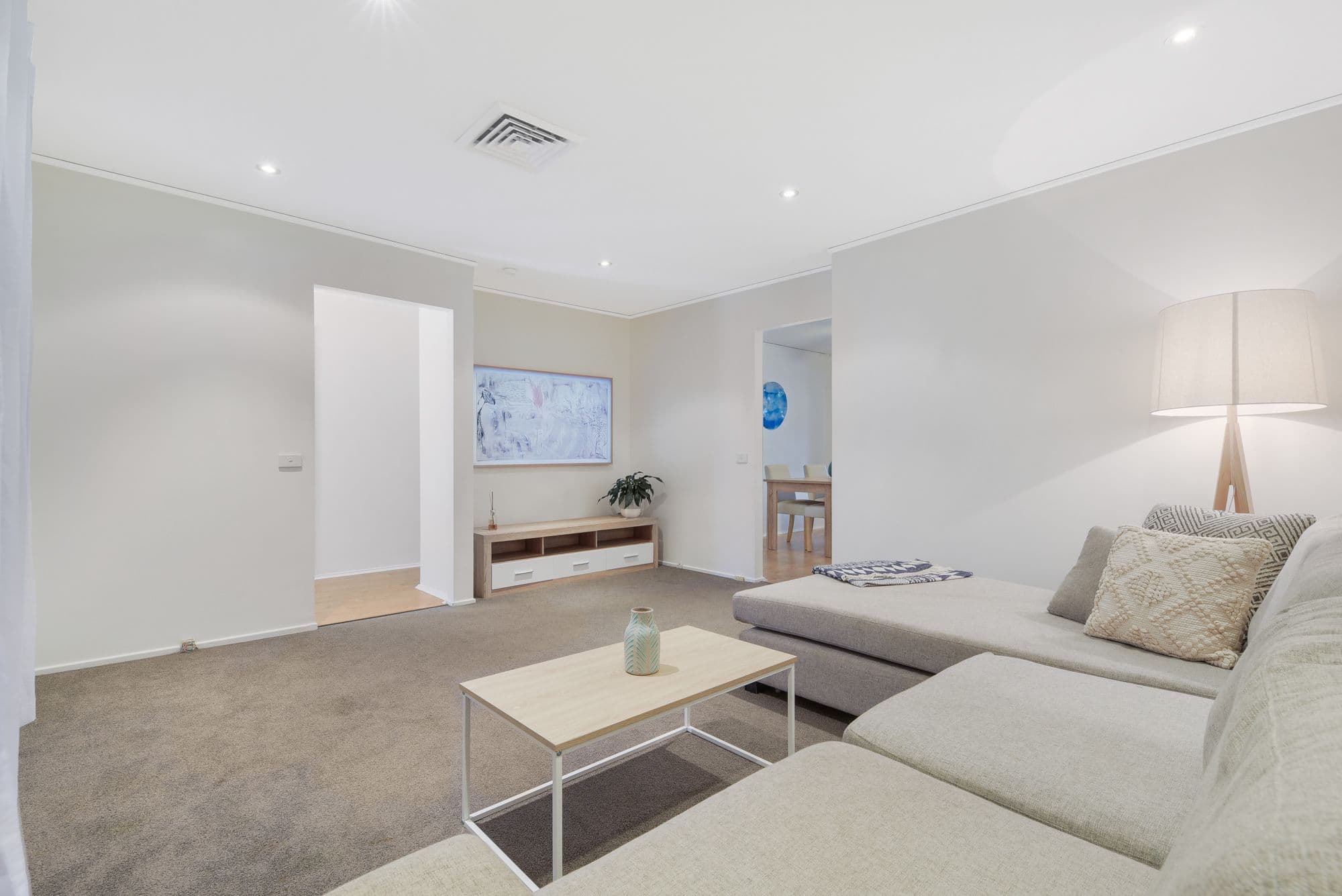2 Jacaranda Avenue, Bradbury - Thumbnail 2