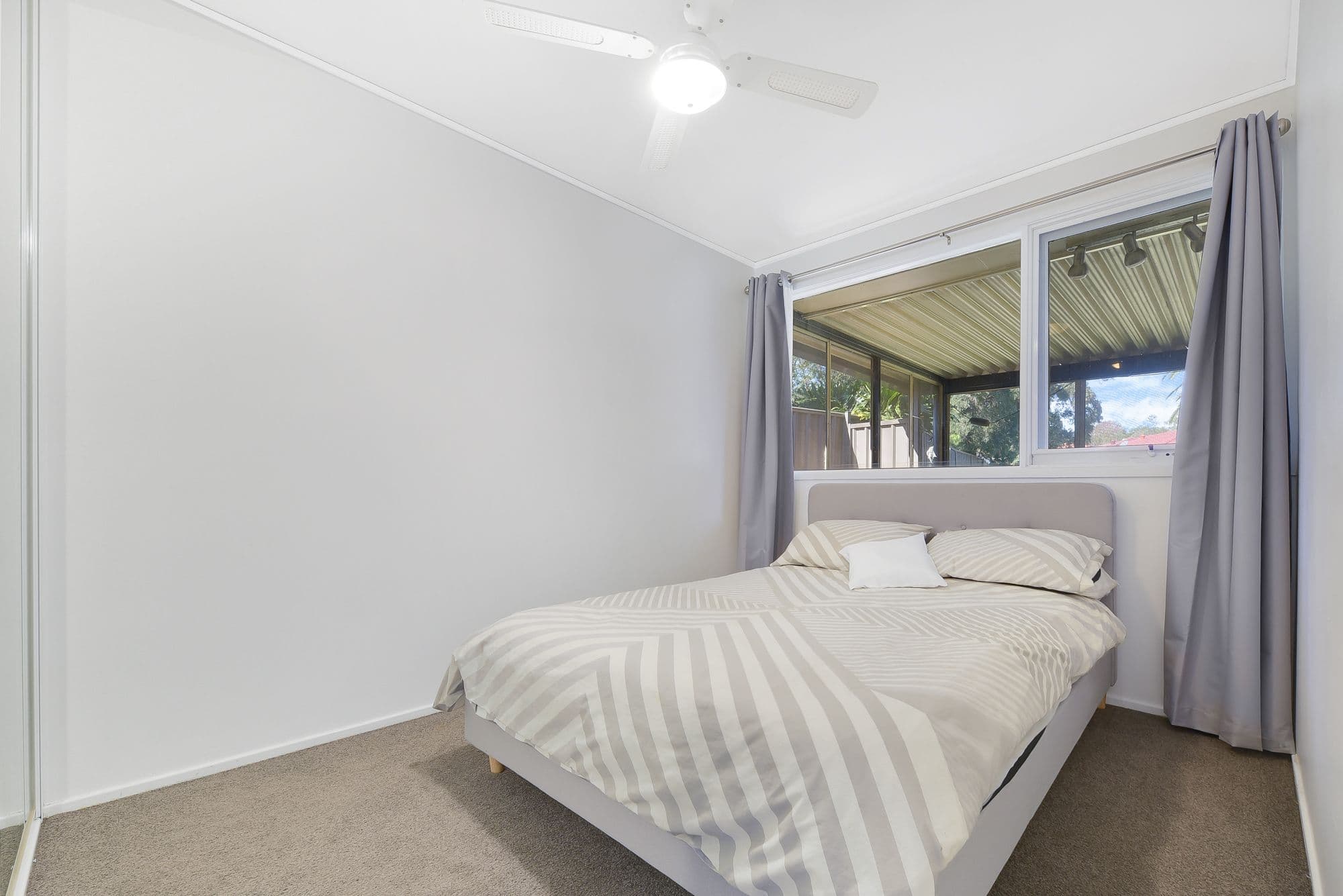 2 Jacaranda Avenue, Bradbury - Thumbnail 8