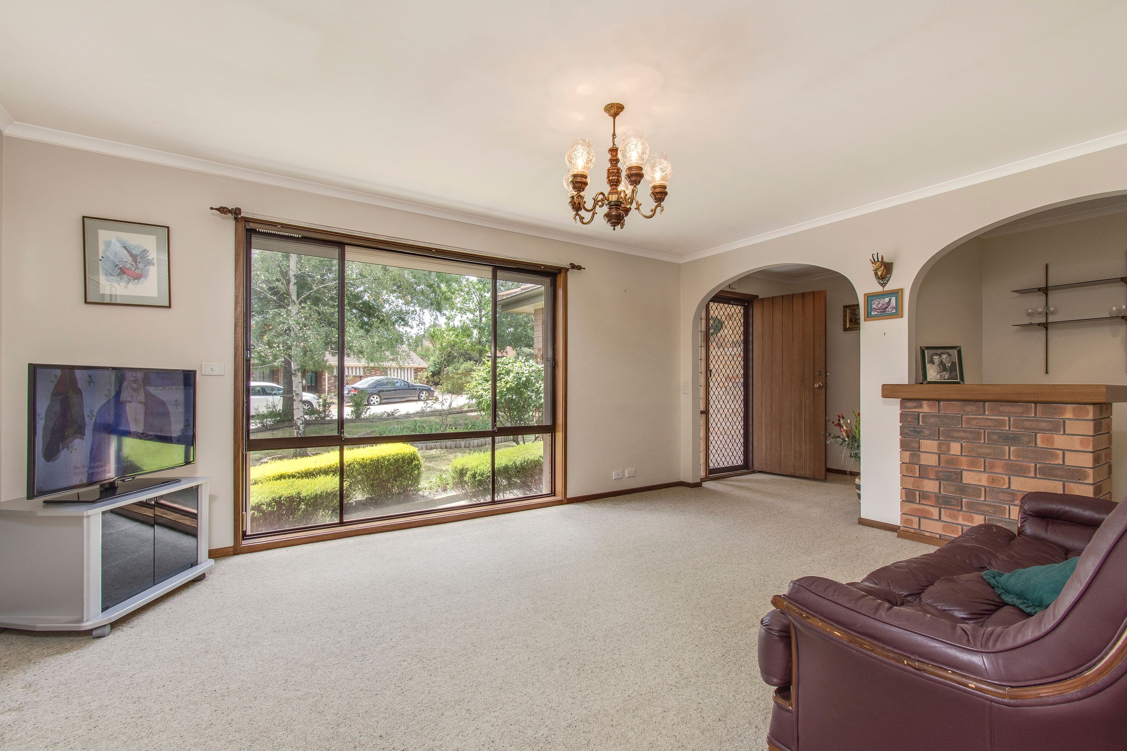 18 Couchman Crescent, Chisholm ACT 2905, Chisholm - Thumbnail 2