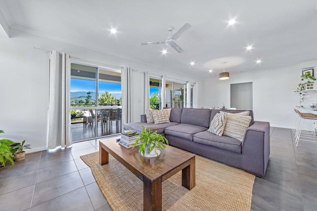 4 Pearl Street, Cannonvale QLD 4802, Cannonvale - Thumbnail 2